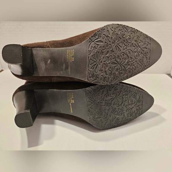 Brown Suede Makron Ankle Boots with 3" heel.  Like new! - Picture 3 of 5